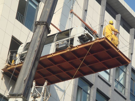 無錫設(shè)備吊裝搬運廠家提醒你怎樣避免高空墜落？